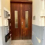 아파트 Utulny A Prostorny Podkrovni S Krbovymi Kamny