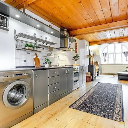 Utulny A Prostorny Podkrovni S Krbovymi Kamny