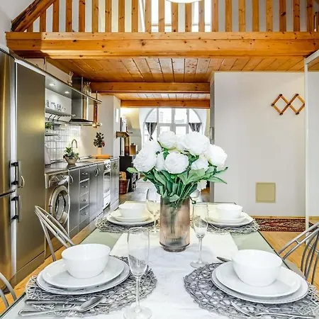 Apartment Utulny A Prostorny Podkrovni S Krbovymi Kamny Ceske Budejovice