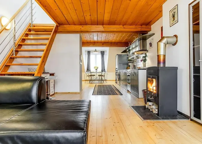 Utulny A Prostorny Podkrovni S Krbovymi Kamny