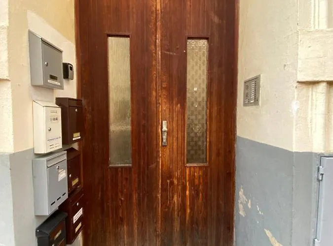 아파트 Utulny A Prostorny Podkrovni S Krbovymi Kamny