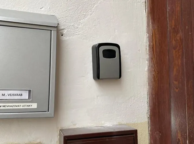 Utulny A Prostorny Podkrovni S Krbovymi Kamny 아파트 *