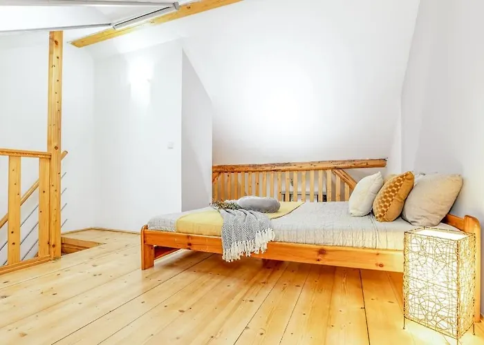 Utulny A Prostorny Podkrovni S Krbovymi Kamny 아파트 체스케부데요비체