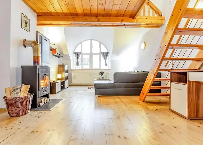 아파트 Utulny A Prostorny Podkrovni S Krbovymi Kamny *