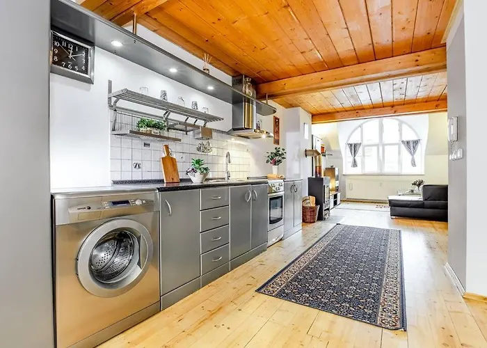 Utulny A Prostorny Podkrovni S Krbovymi Kamny