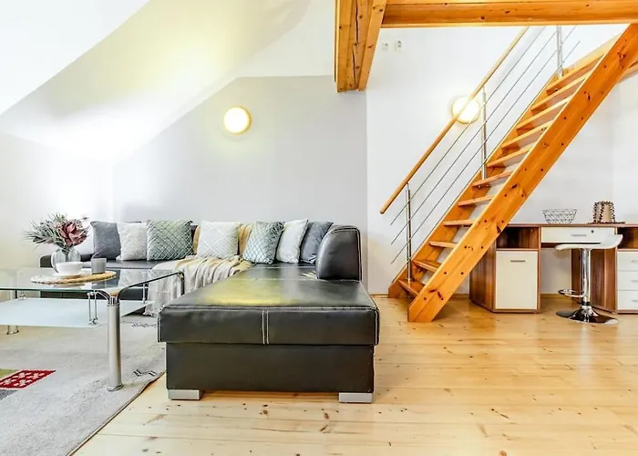 Utulny A Prostorny Podkrovni S Krbovymi Kamny 아파트