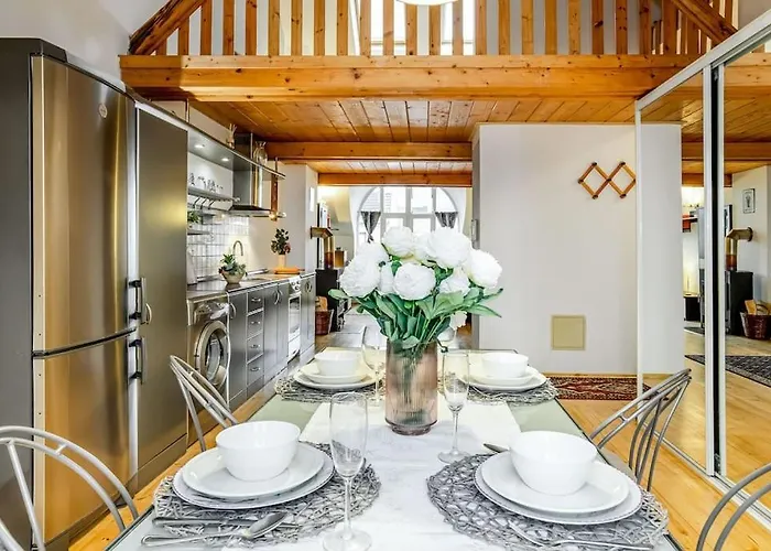 아파트 Utulny A Prostorny Podkrovni S Krbovymi Kamny 체스케부데요비체