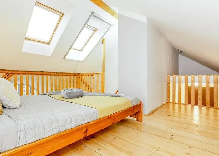 Utulny A Prostorny Podkrovni S Krbovymi Kamny *